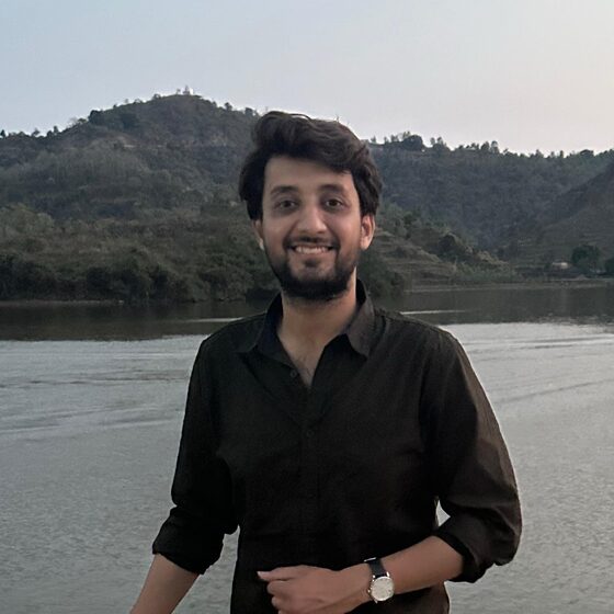 Piyush Garg, orders and bulk supply at Komal Collection